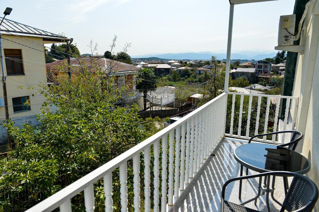 Family Нotel Banuri 库塔伊西 外观 照片