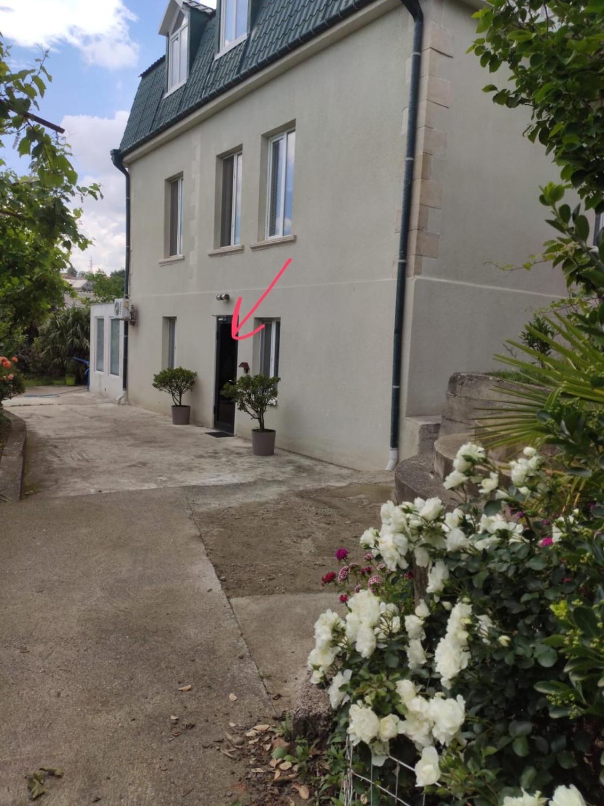 Family Нotel Banuri 库塔伊西 外观 照片