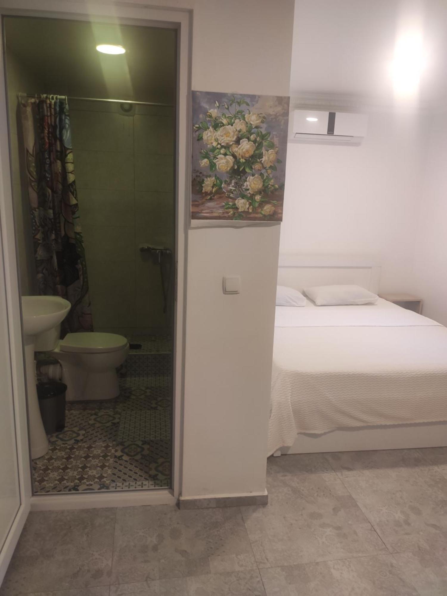 Family Нotel Banuri 库塔伊西 外观 照片