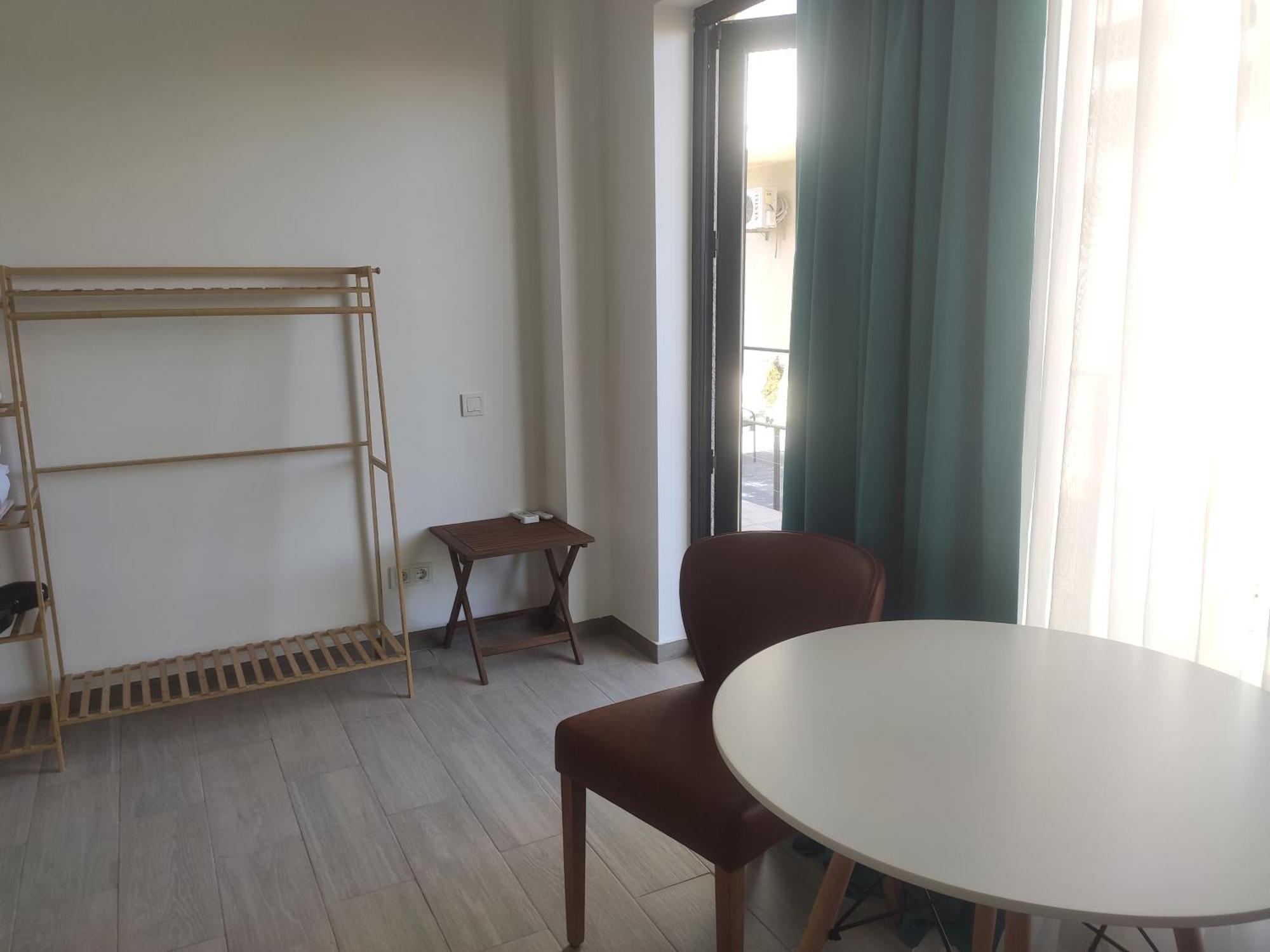 Family Нotel Banuri 库塔伊西 外观 照片
