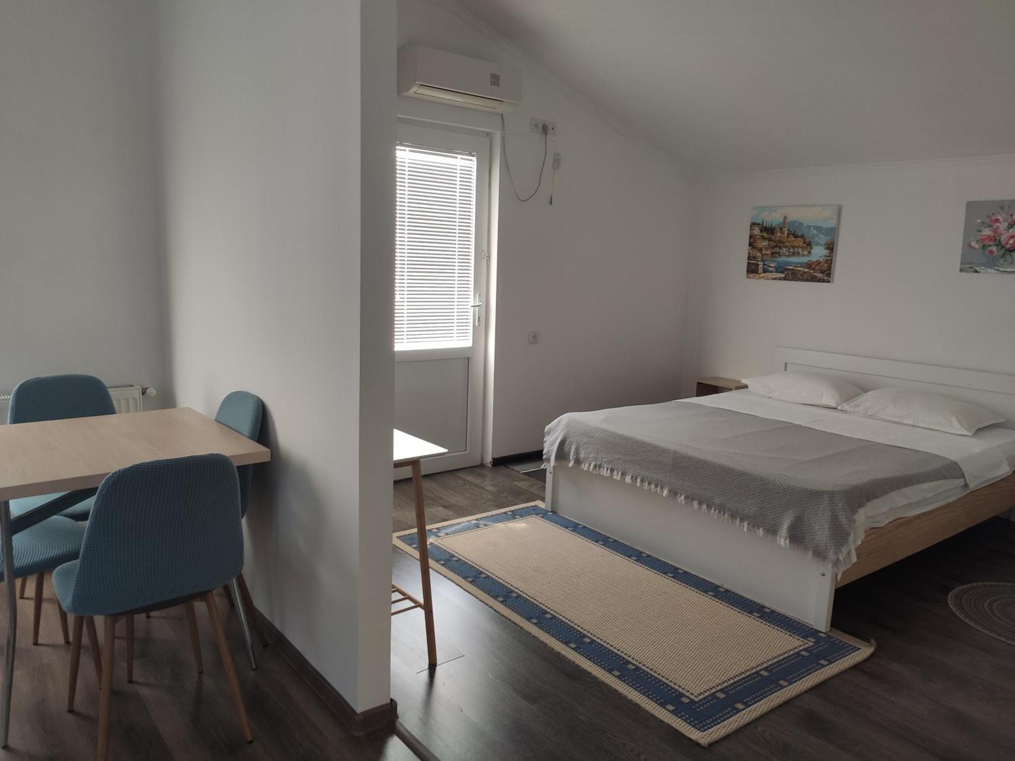 Family Нotel Banuri 库塔伊西 外观 照片