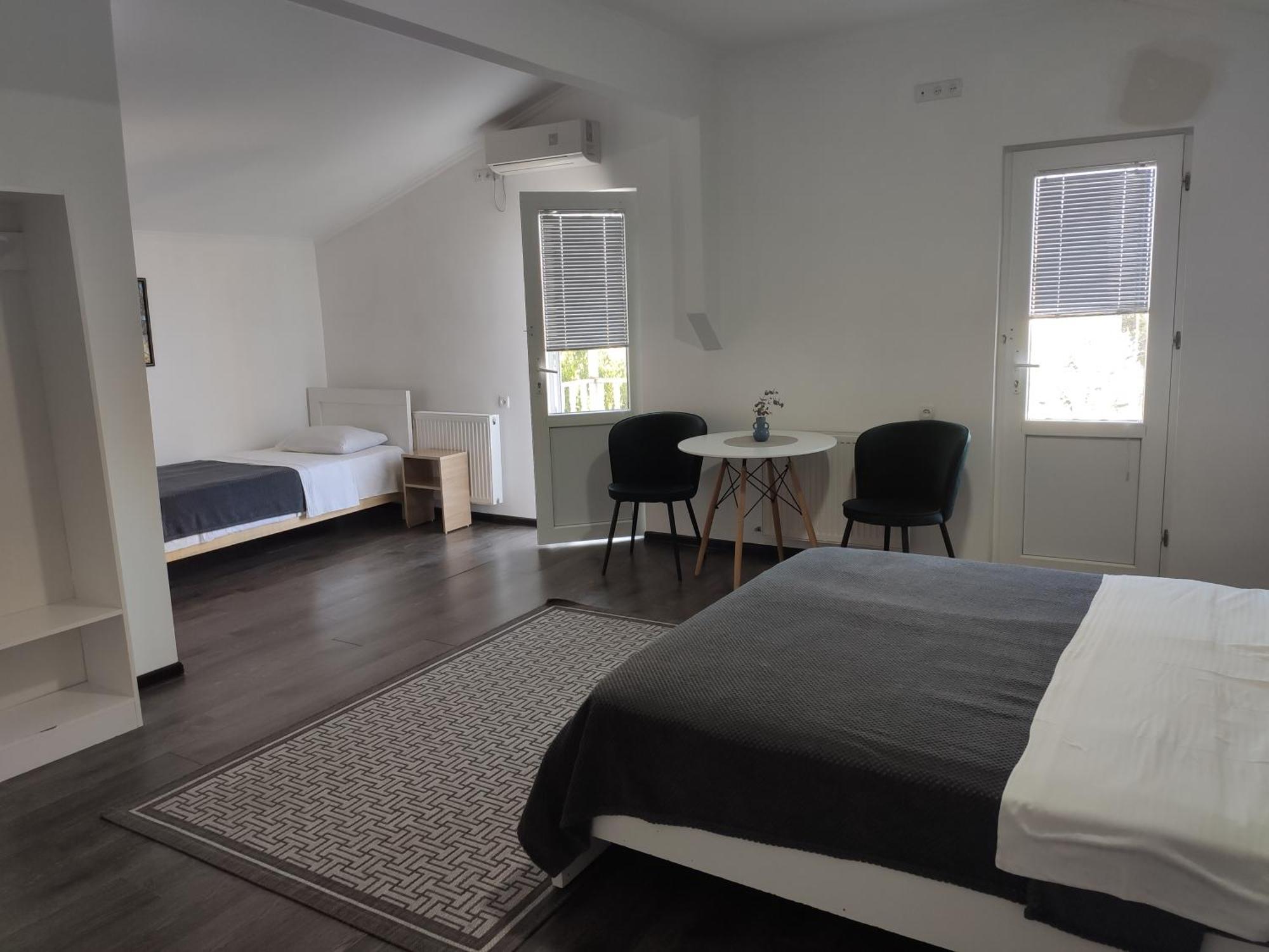 Family Нotel Banuri 库塔伊西 外观 照片